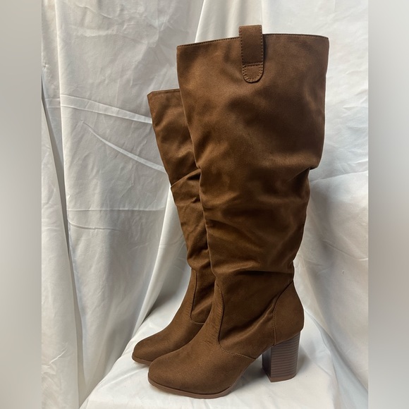 Women’s Brown Heel Boots - Picture 3 of 4